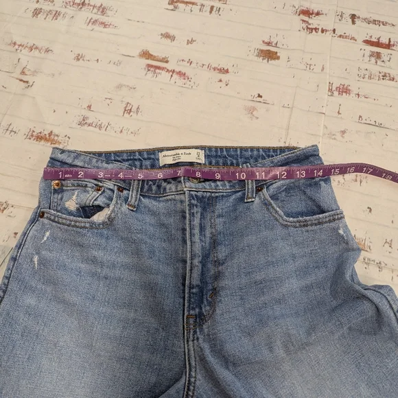 Abercrombie And Fitch The Mom High Rise Curve Love Jeans - Picture 6 of 8